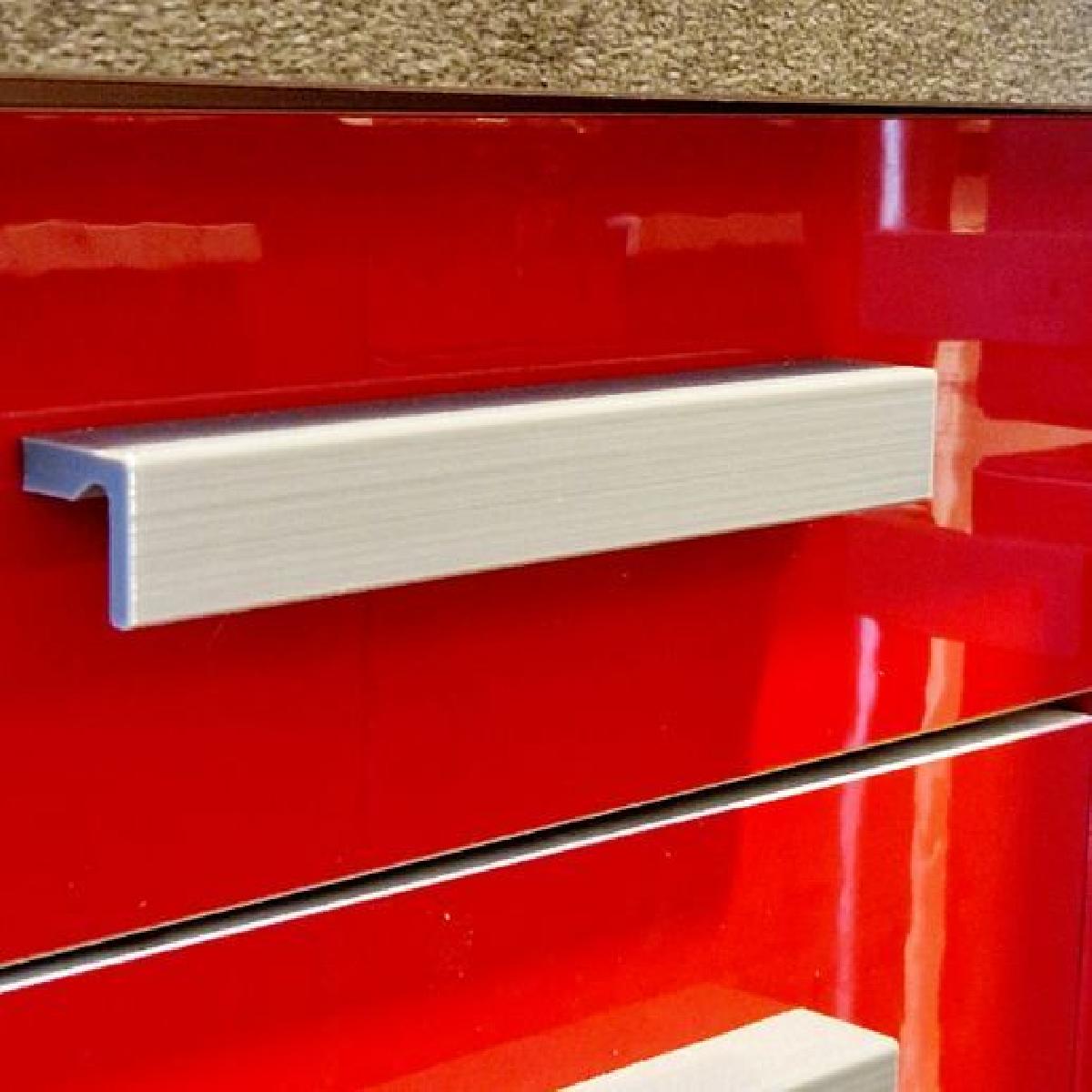 Puxador de porta 25x25x190mm   Distancia entre furos 160mm