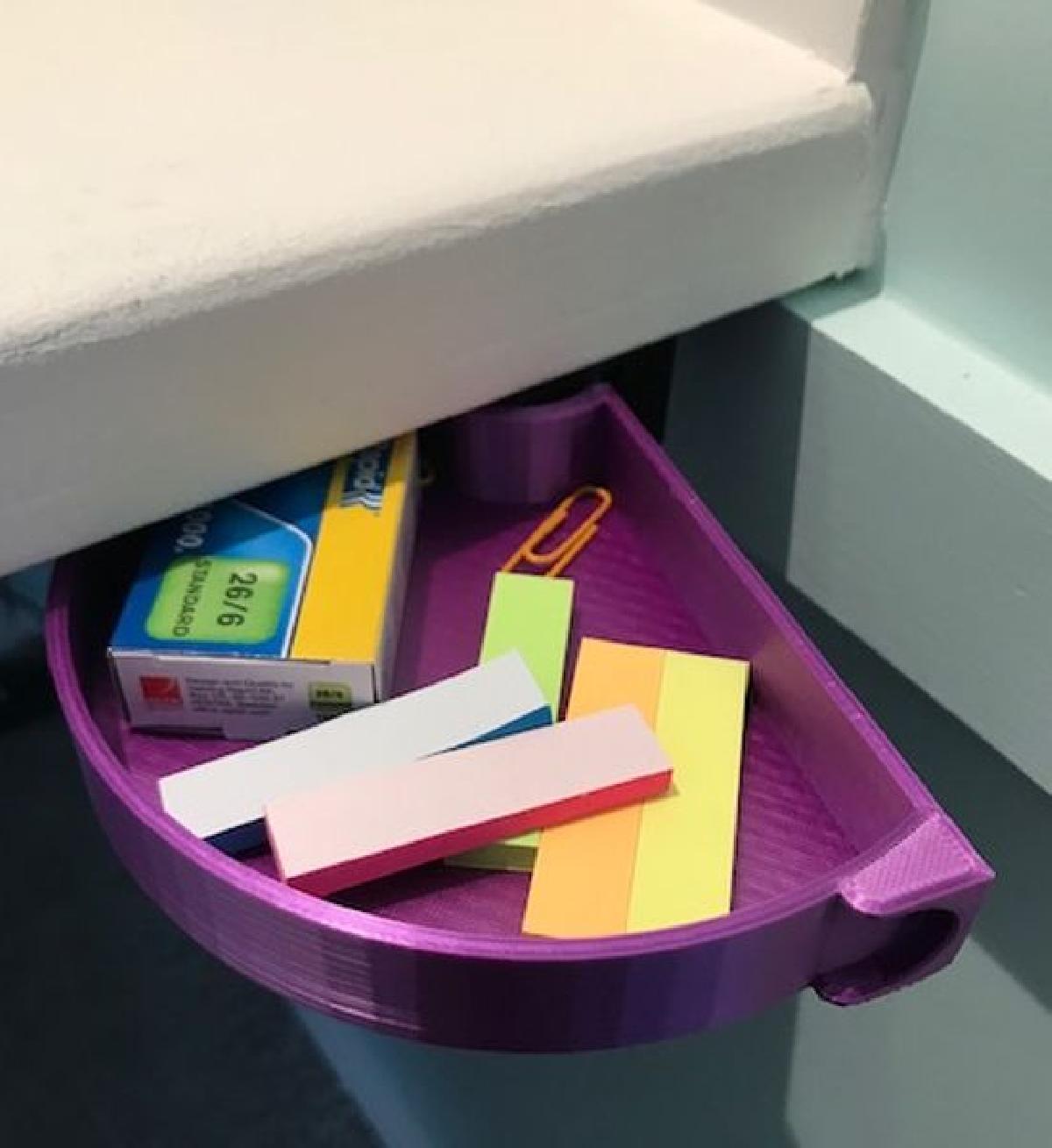 Bandeja giratoria sob a mesa