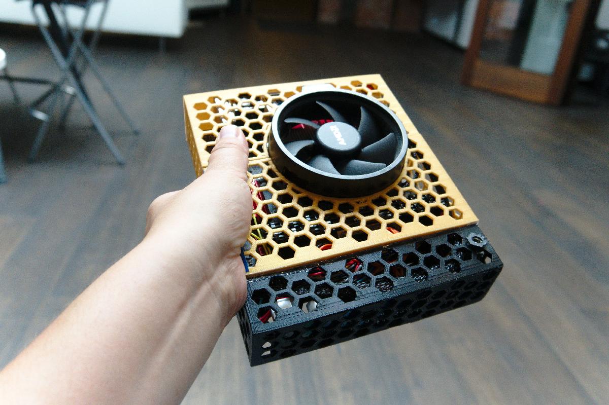 Ryzen 5 2400G Mini ITX com Placa Mae ASROCK AB350 Gaming ITX