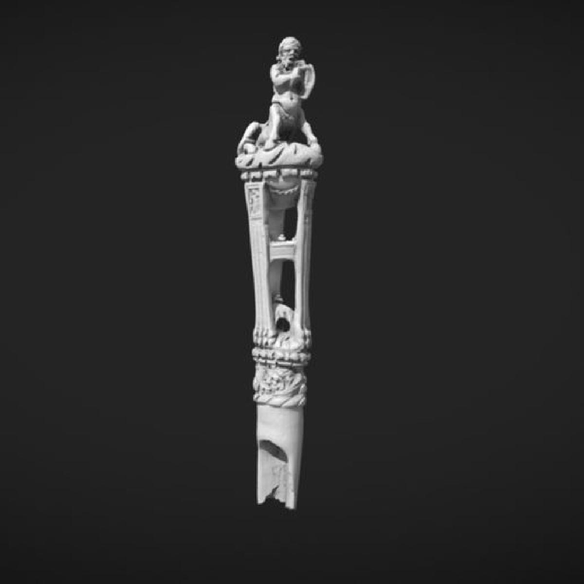 Centauro esculpido a mao