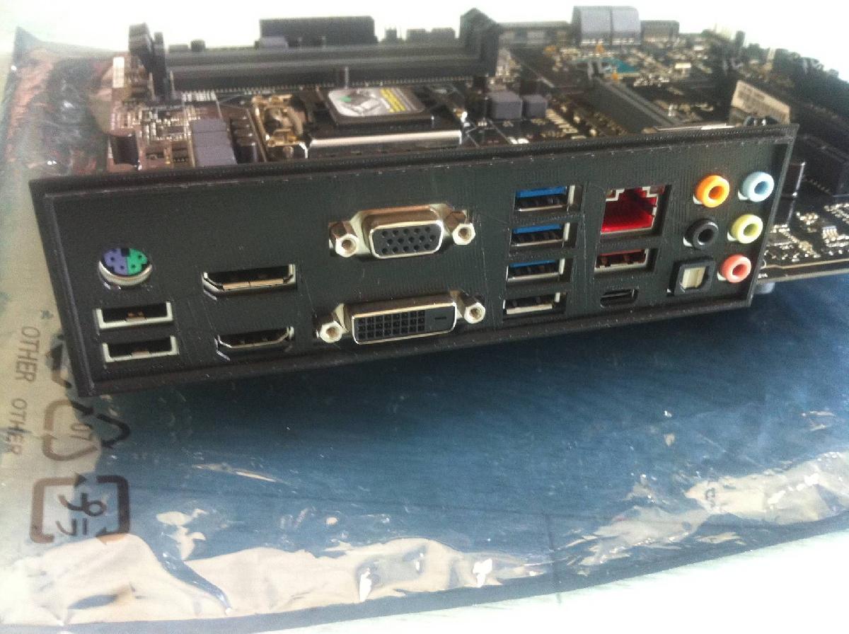 I/O Shield Asus Z170 Pro Gaming > Bloco de Conexoes I/O Asus Z170 Pro Gaming