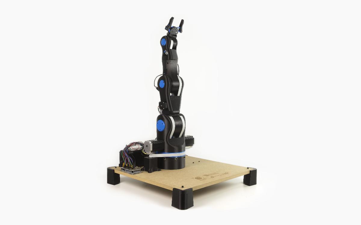 BCN3D MOVEO Um braco robotico totalmente impresso em 3D de codigo aberto