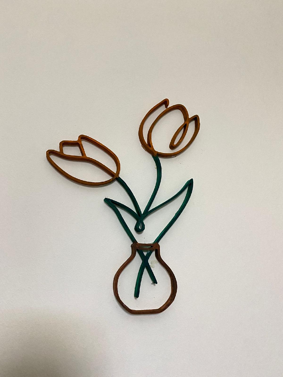 Decoracao de parede com fio continuo em vaso com planta