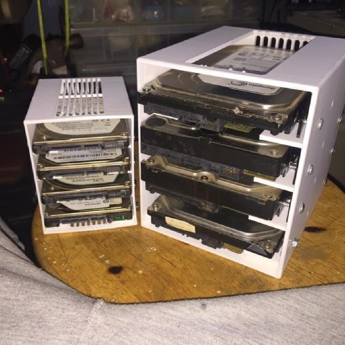 Case para disco rigido de 2,5 polegadas, suporta ate 8 discos rigidos de 2,5 polegadas.