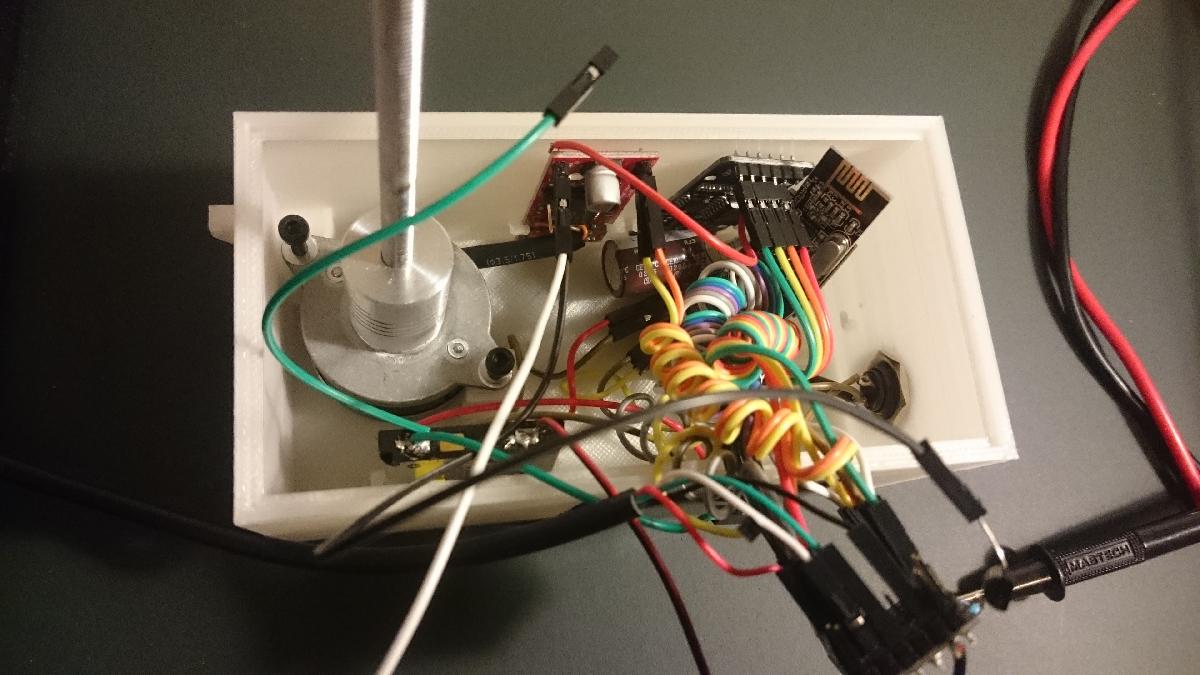 Caixa da porta automatica para galinheiro
