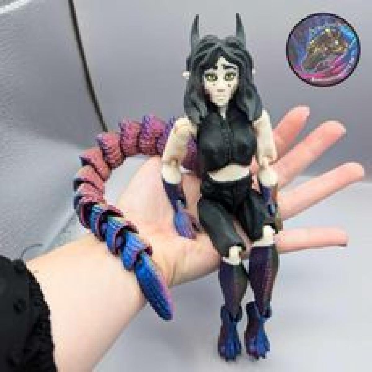 Boneca Dragao Menina Flexi Syris