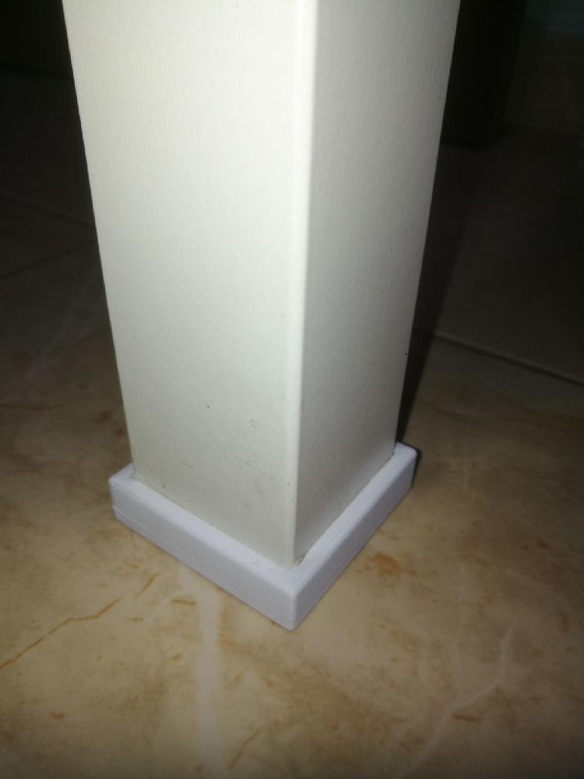 Ikea Lack protecao de perna de mesa.