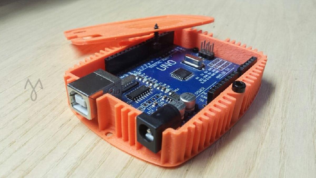 CASO ARDUINO UNO R3