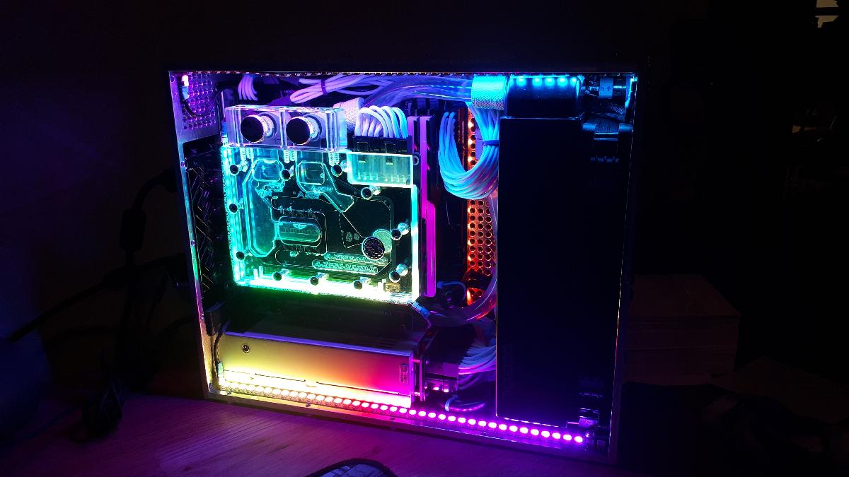 Gabinete Mini ITX com resfriamento liquido por radiador dual de 92mm *EM ANDAMENTO*