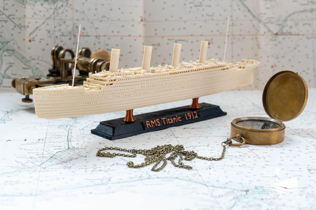 RMS TITANIC   escala 1/1000 
