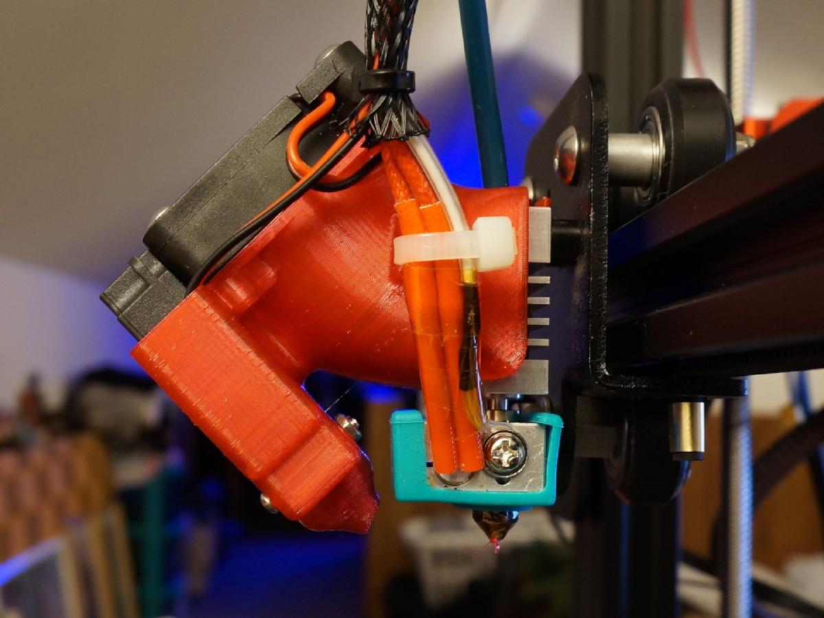 Capa do ventilador eB para Ender 3 / CR10. Impressoes sem suportes. Resfriamento por fluxo reverso.