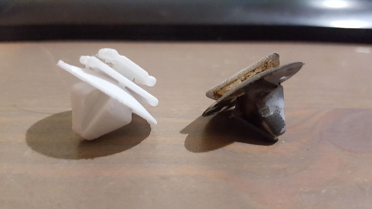 Clipe lateral Peugeot Citroën / protecao lateral attache