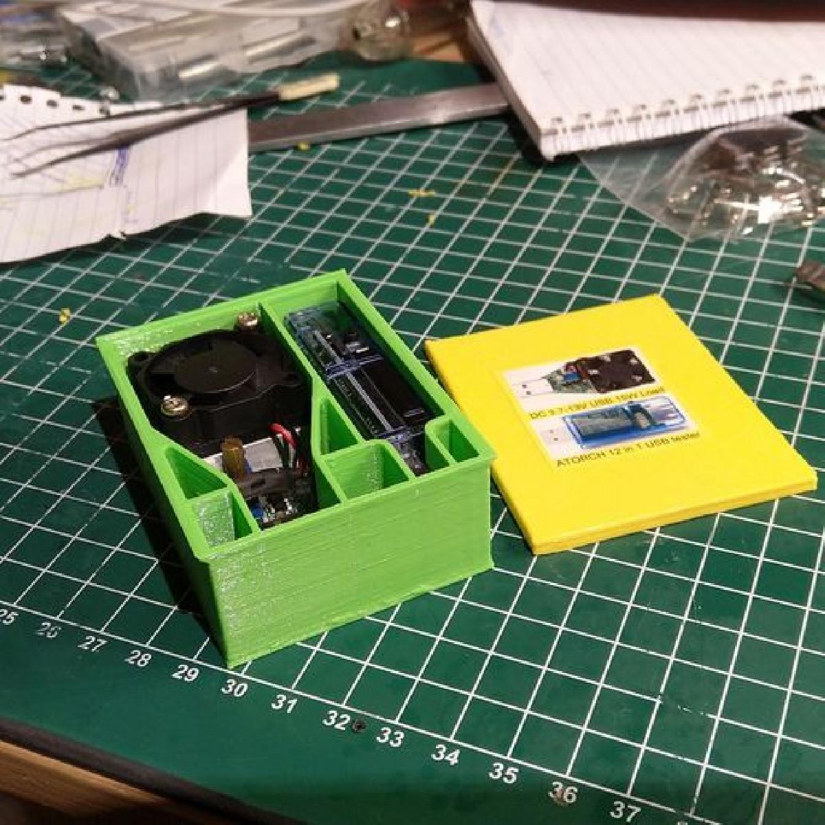 Caixa de Ferramentas USB para Carga de 15W e Testador USB
