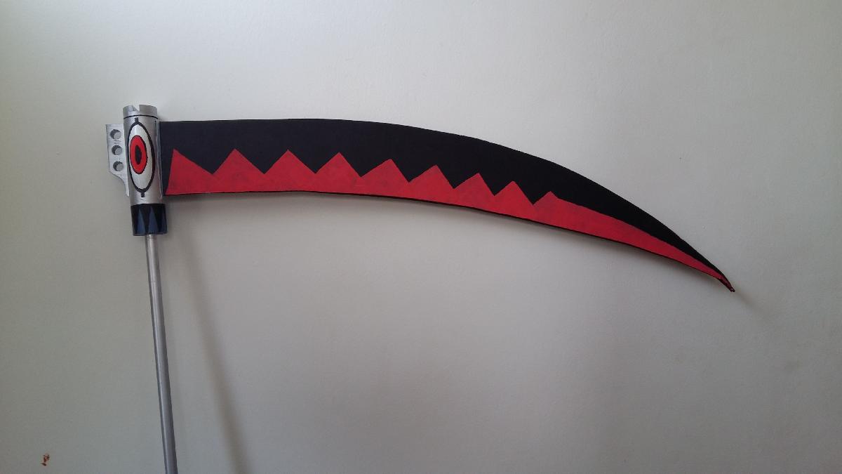 A foice de Maka Albarn (Soul Eater) e botoes de punho.