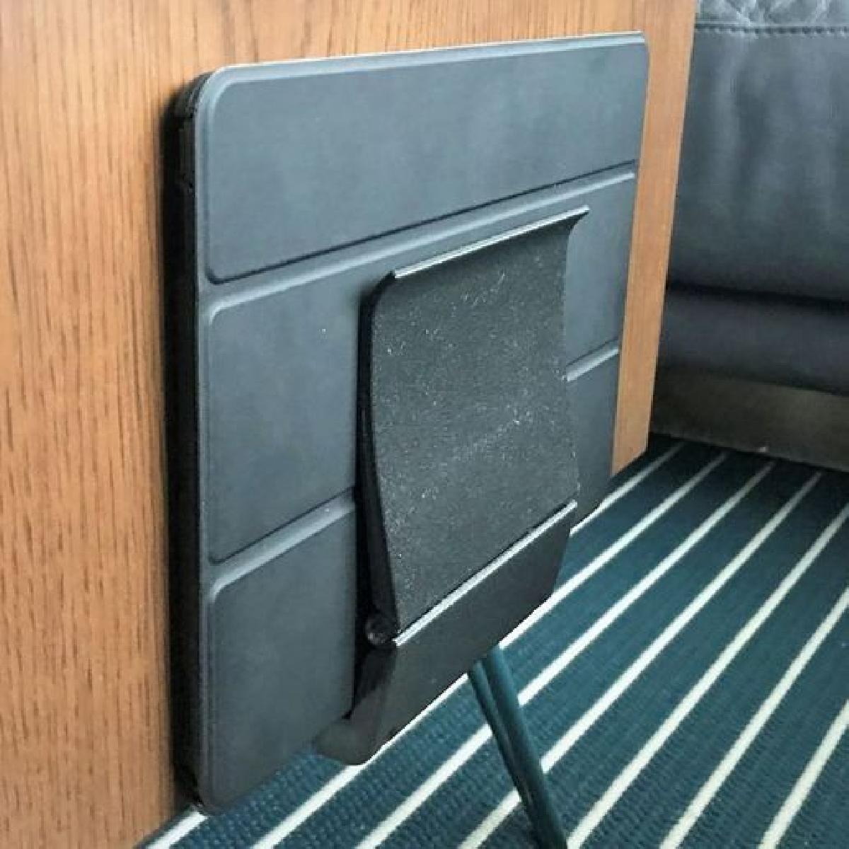 Suporte para iPad (ou tablet) com aba flexivel (montagem na parede ou no fundo)