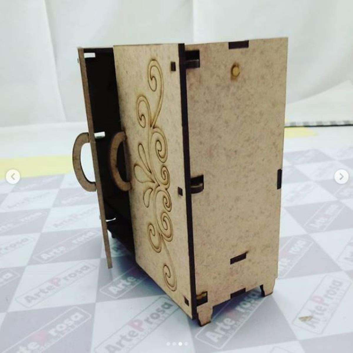 Guarda roupas miniatura