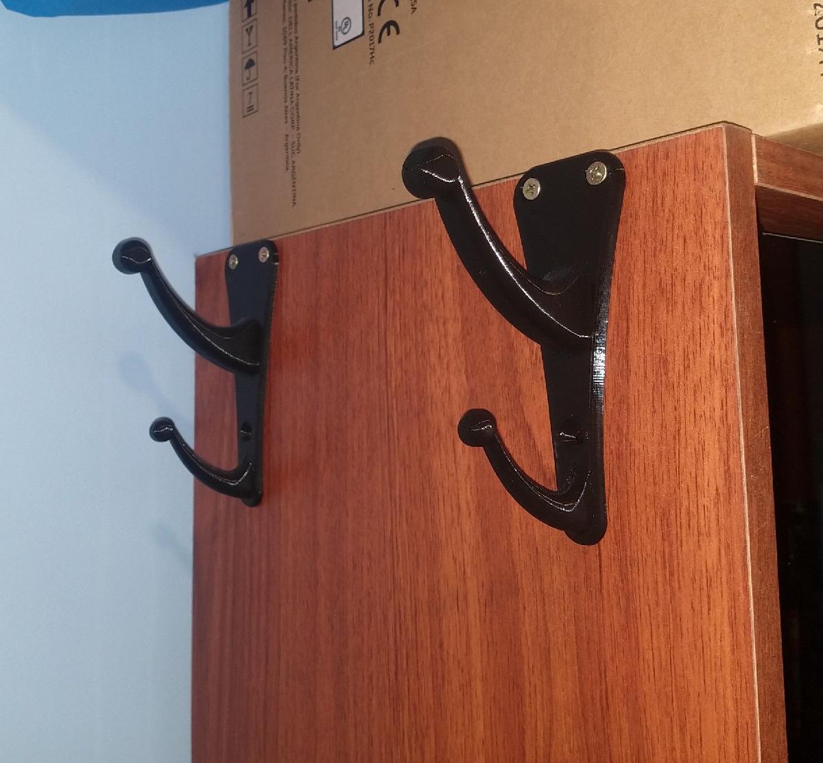 Cabideiro / Guarda roupa / Pendurado