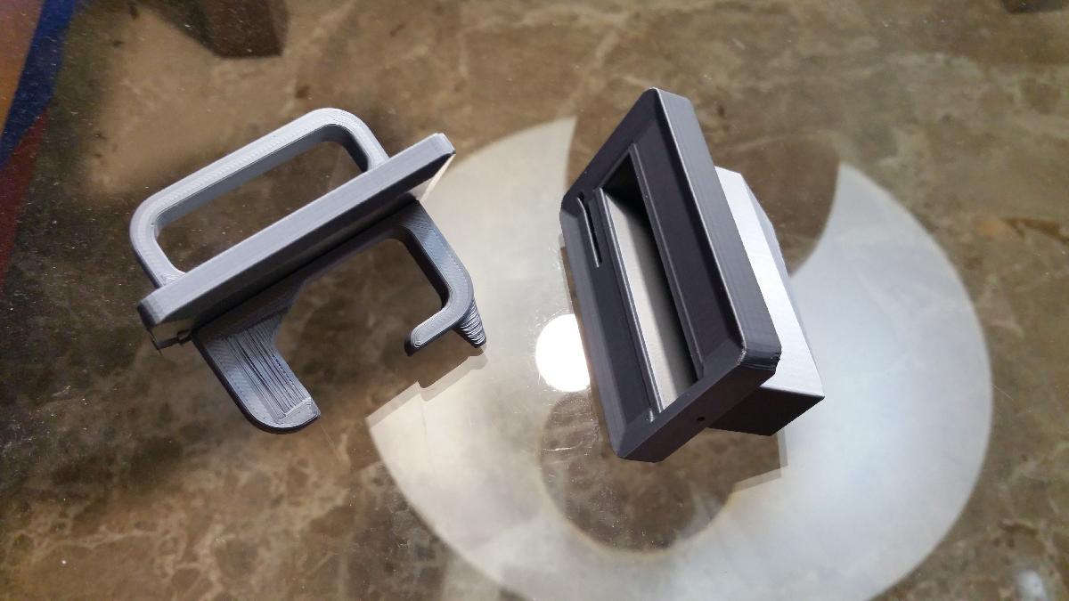 Abridor de porta / botao acionador, com capa / gancho para picaporte e botao, com capa.