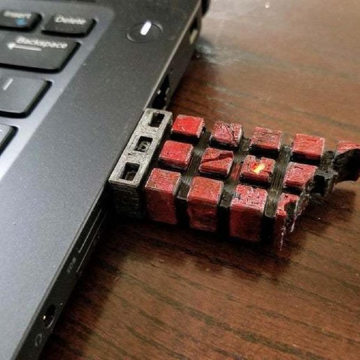Cyberdyne Systems   Unidade USB da CPU T800