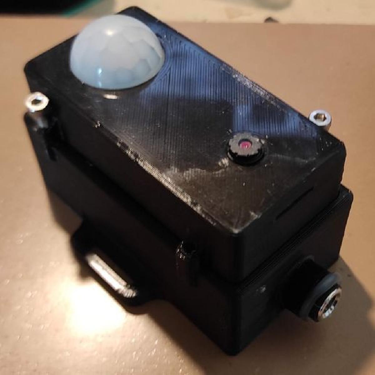 Case para camera de trilha ESP32_cam, sensor PIR, bateria 18650, cartao SD, sem suportes.