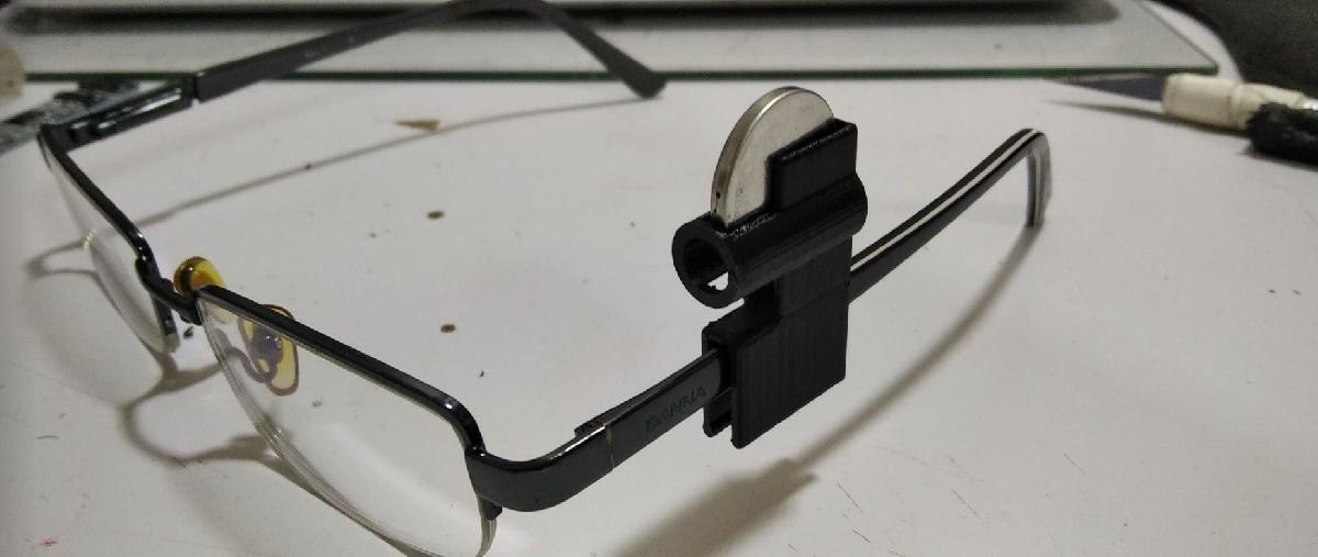 Luz LED para oculos de leitura