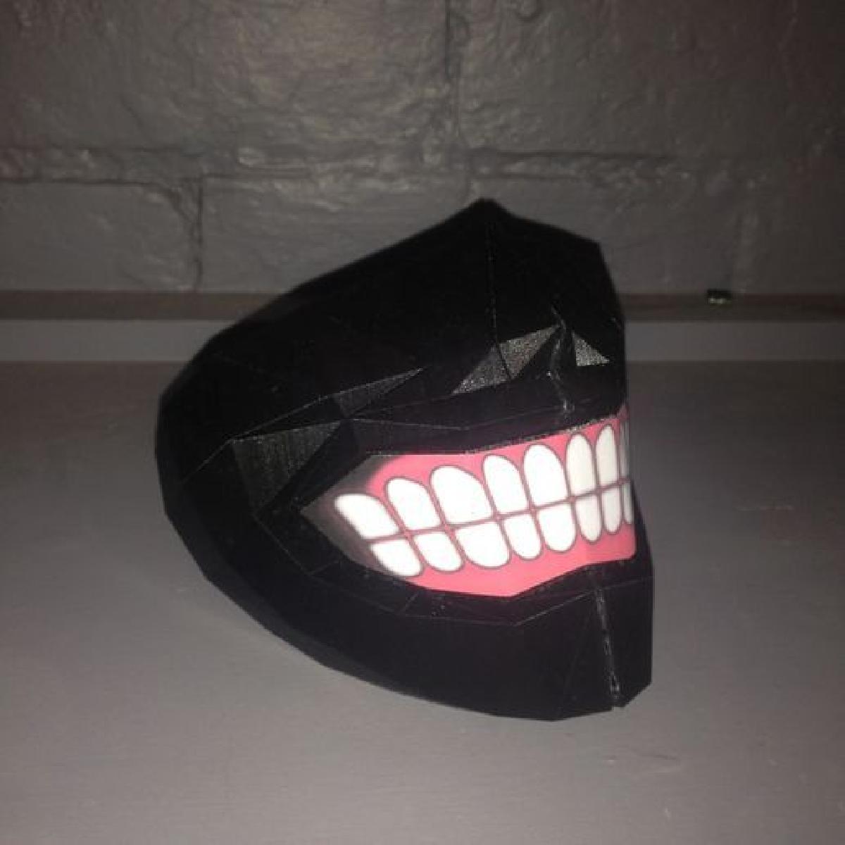 Máscara inspirada em Tokyo Ghoul