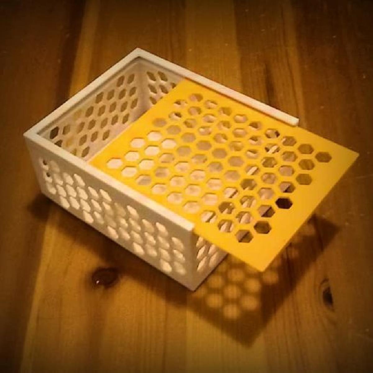 Caixa com furo hexagonal: 100x120x55 mm