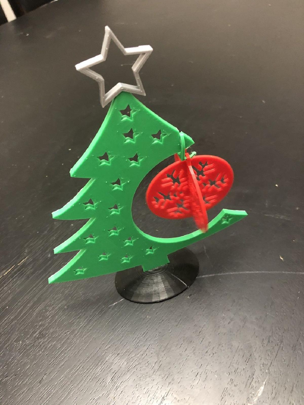 Arvore de Natal Multimaterial com Enfeite de Natal em Formato de Floco de Neve