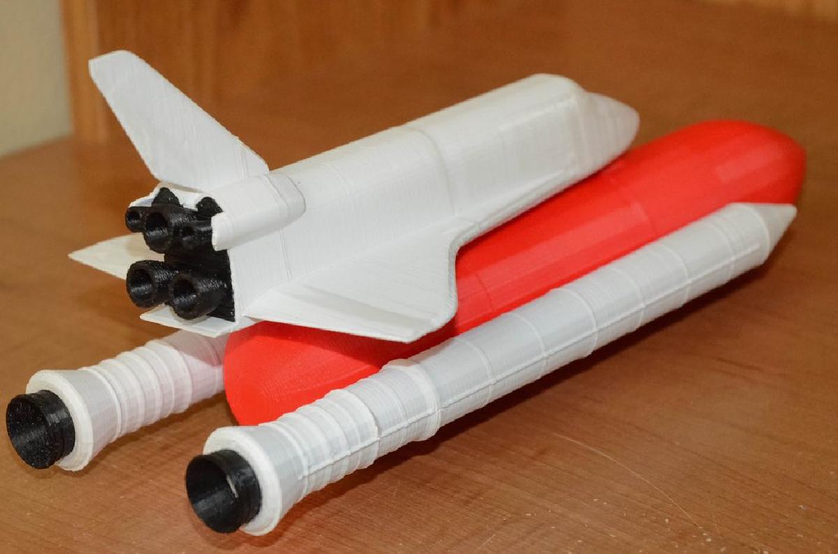 Ônibus espacial na plataforma de lançamento