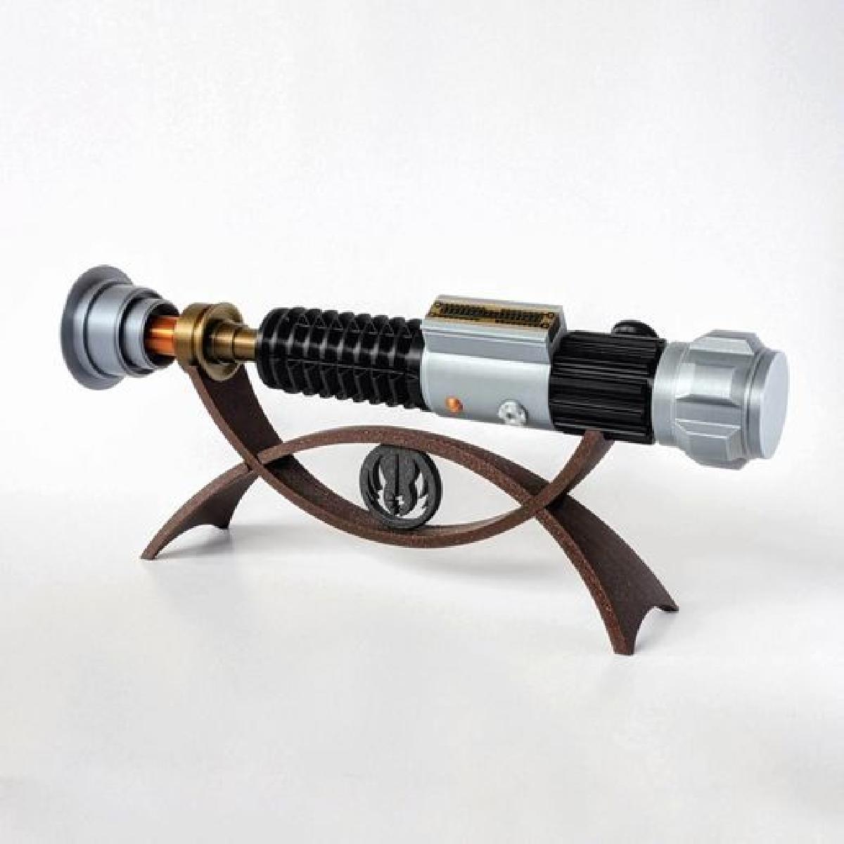 Suporte para exibicao de lightsaber de madeira