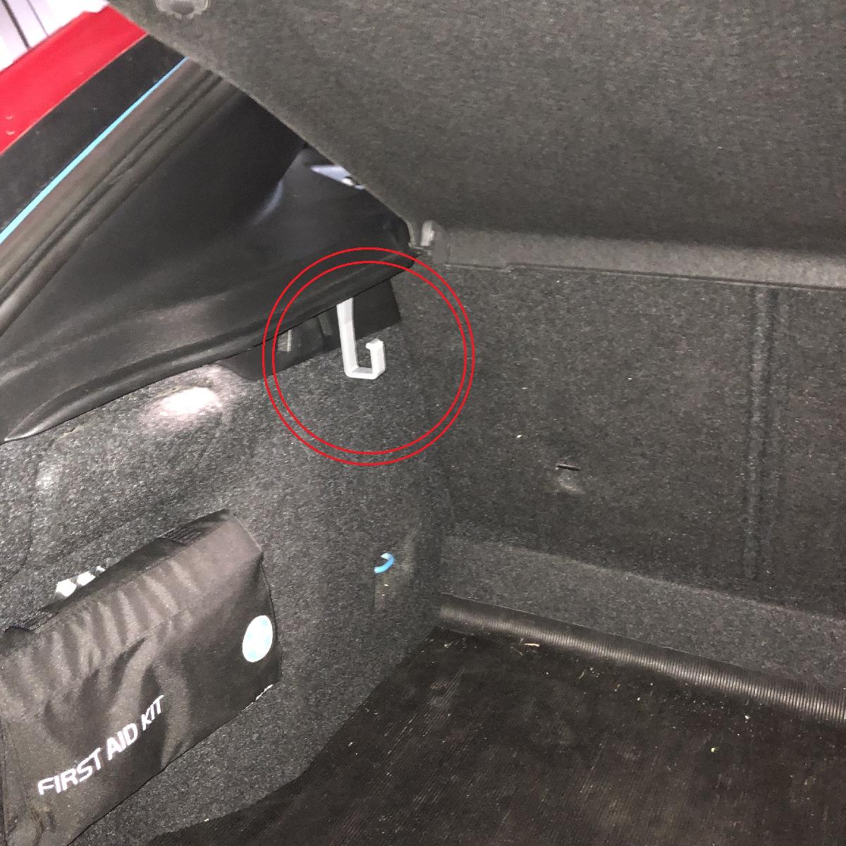 Gancho do porta malas do Volvo V40