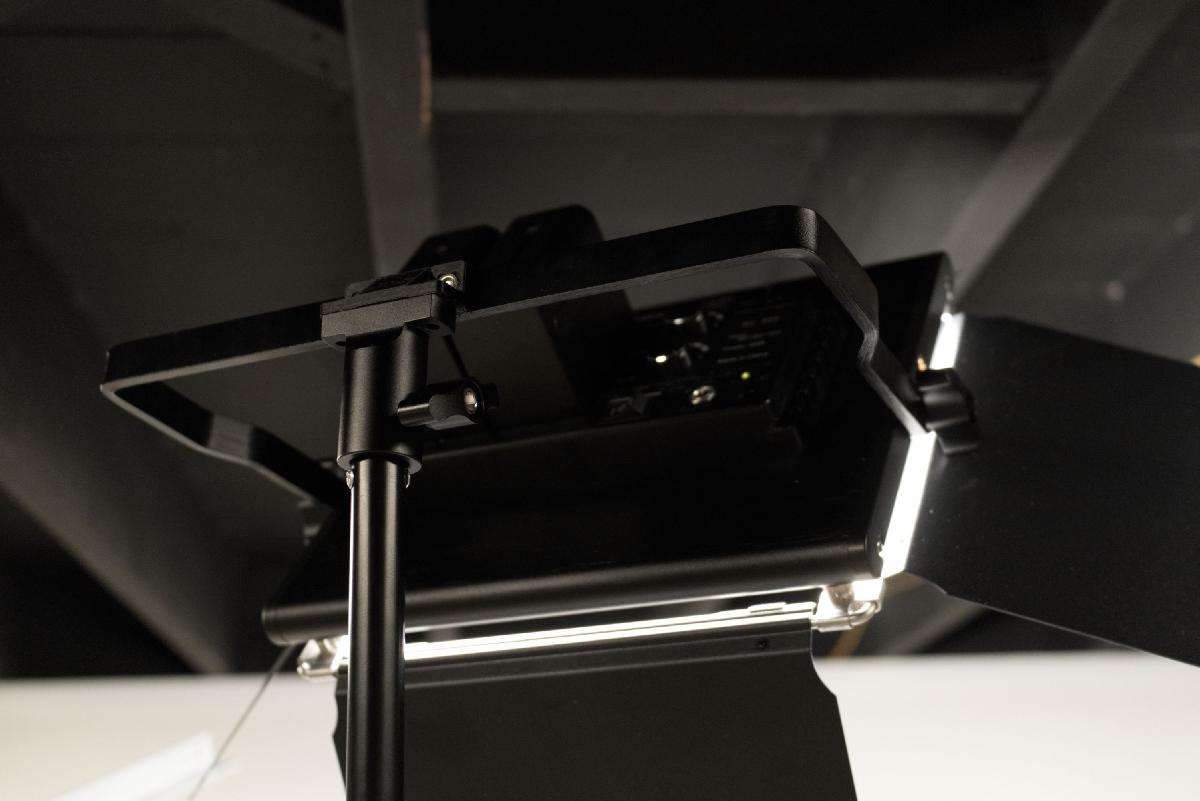 Suporte em angulo de 90 graus Neewer 660 LED