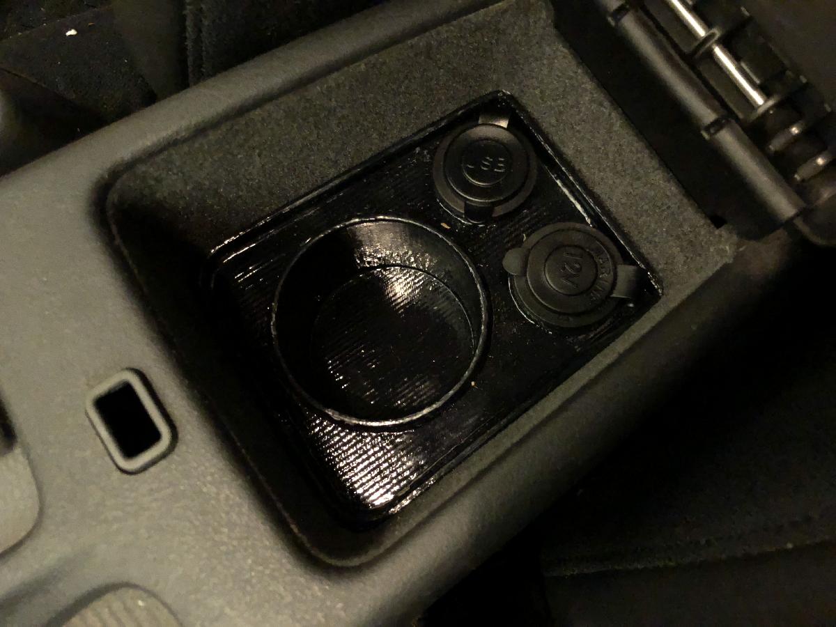 Porta copos do console central do Volvo V40