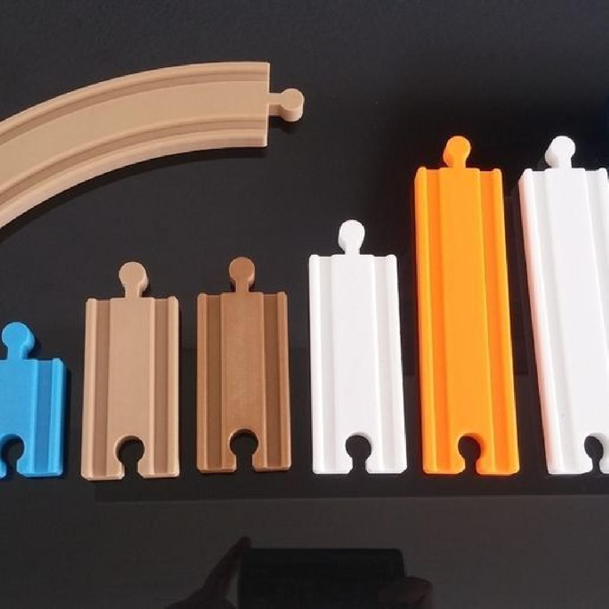 Pecas de trem de madeira compativeis com o conjunto IKEA.