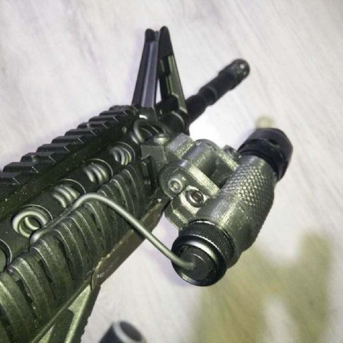 Suporte giratorio para lanterna de 24 mm com trilho Picatinny