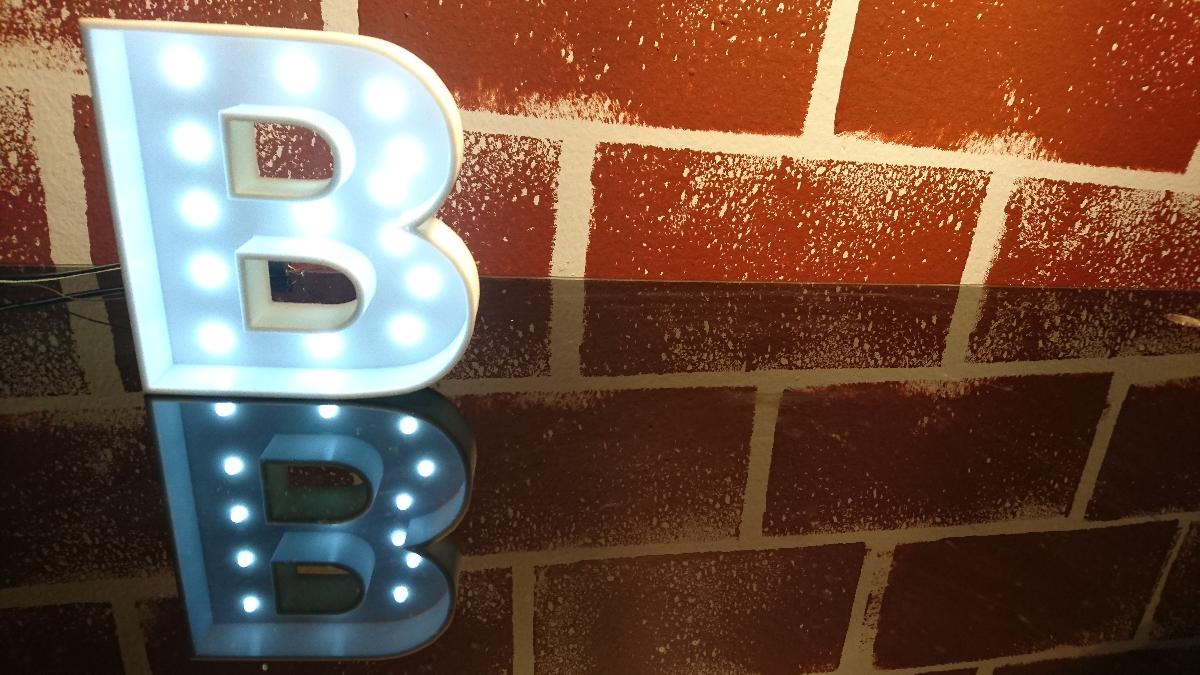 Letras BAR com LEDs