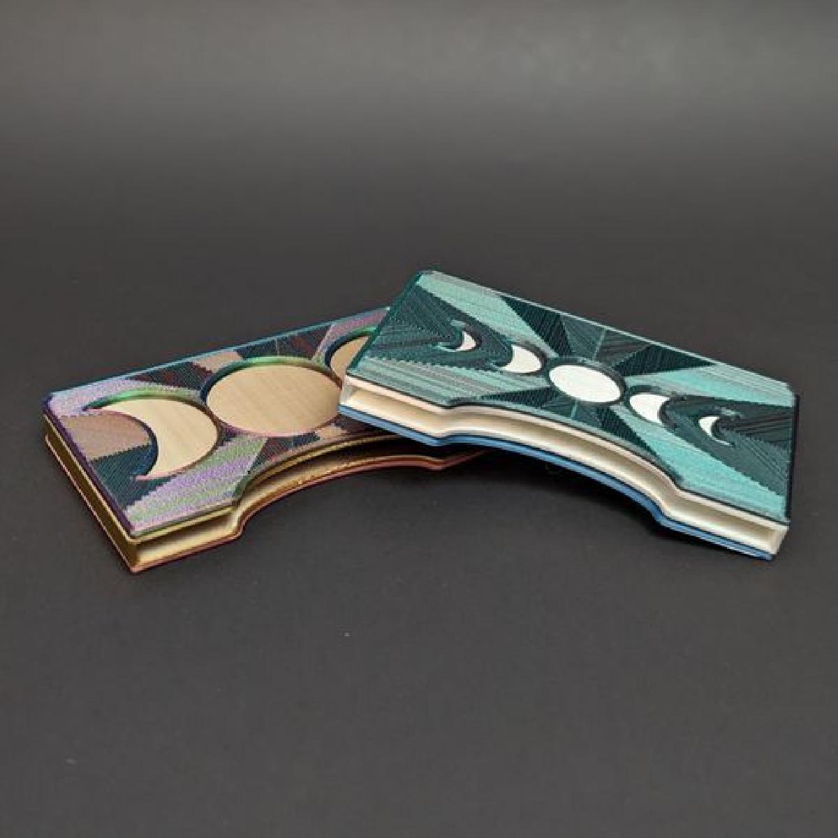 Estojo contraceptivo com placas frontais personalizaveis.