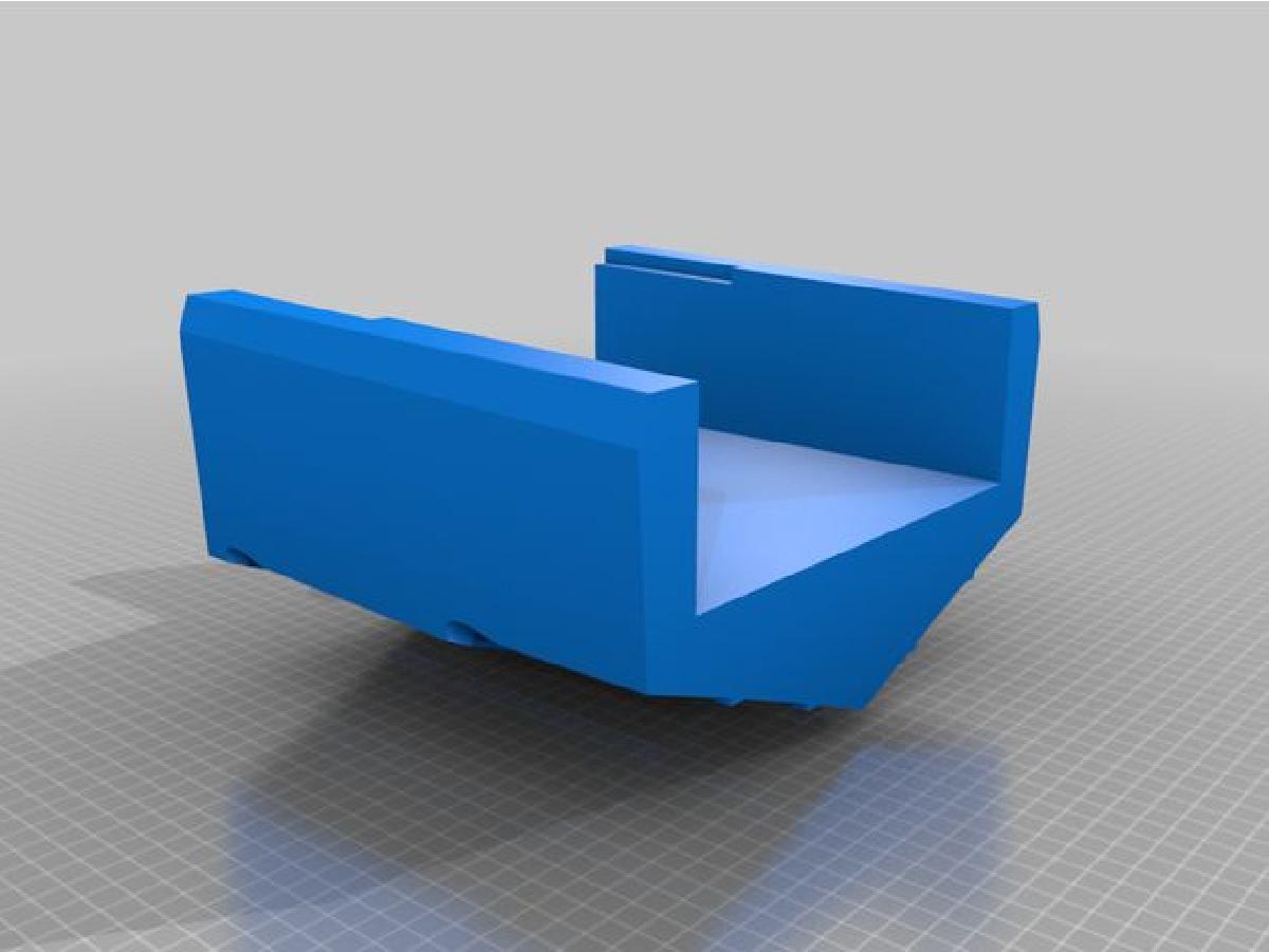 Casco de barco de console central.