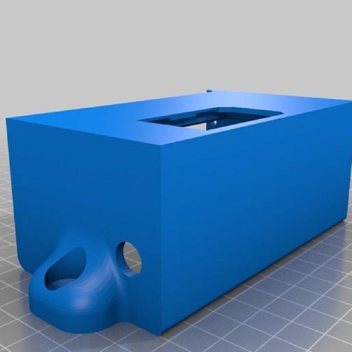 Fonte de alimentacao de 30 Amp (PSU) montada embaixo.