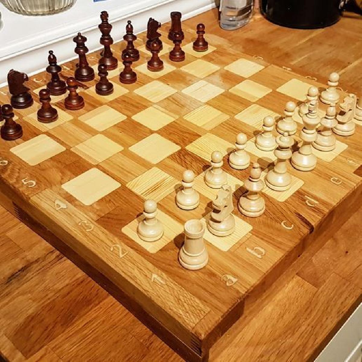 Tabuleiro de xadrez DIY feito com CNC