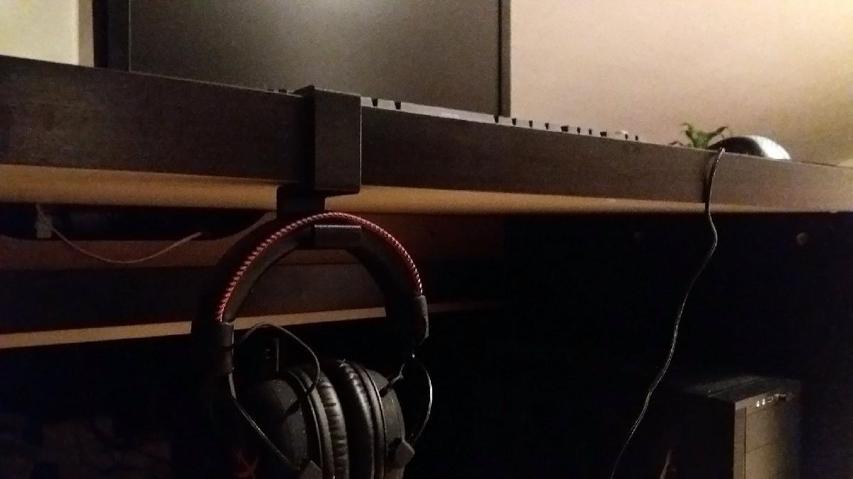 Suporte de auriculares para mesa Malm (Ikea)