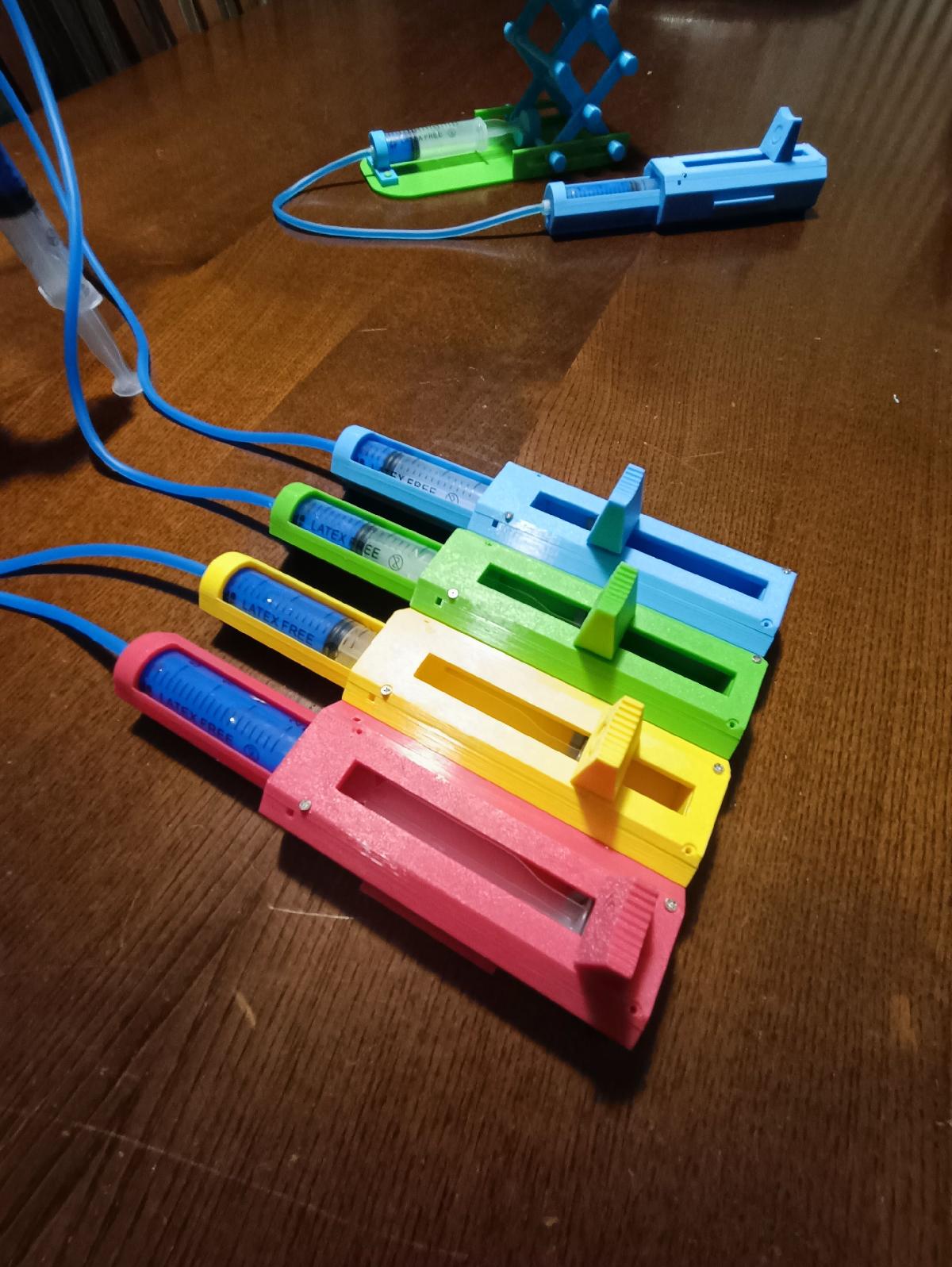 Painel de controle para ferramentas hidraulicas com seringas.