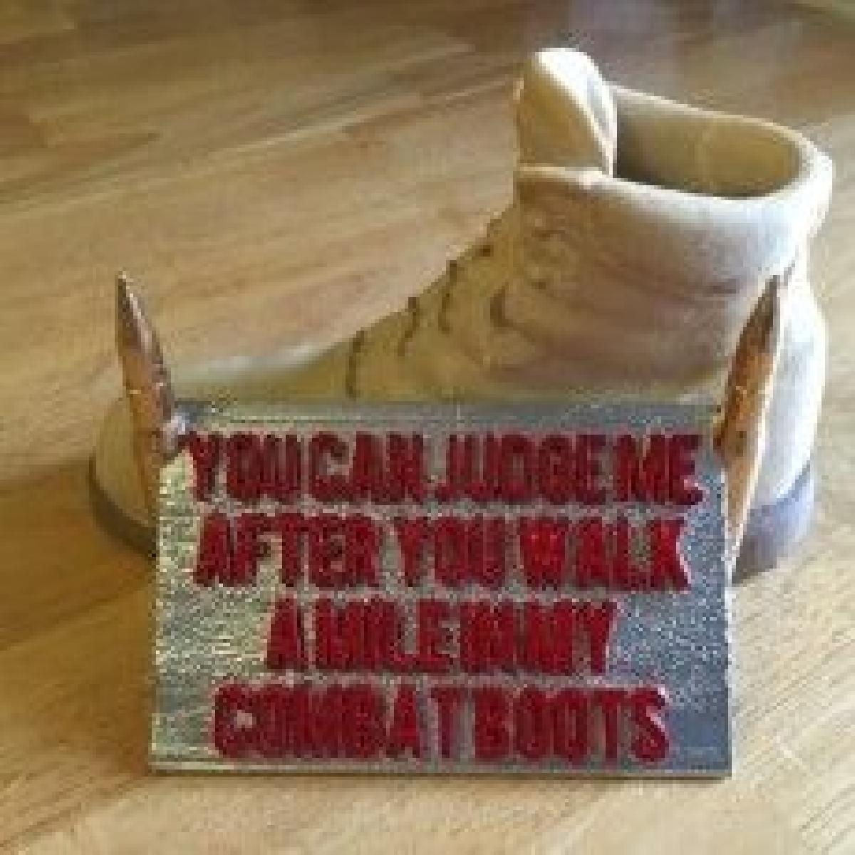 Caminhe uma Milha com minhas Botas de Combate