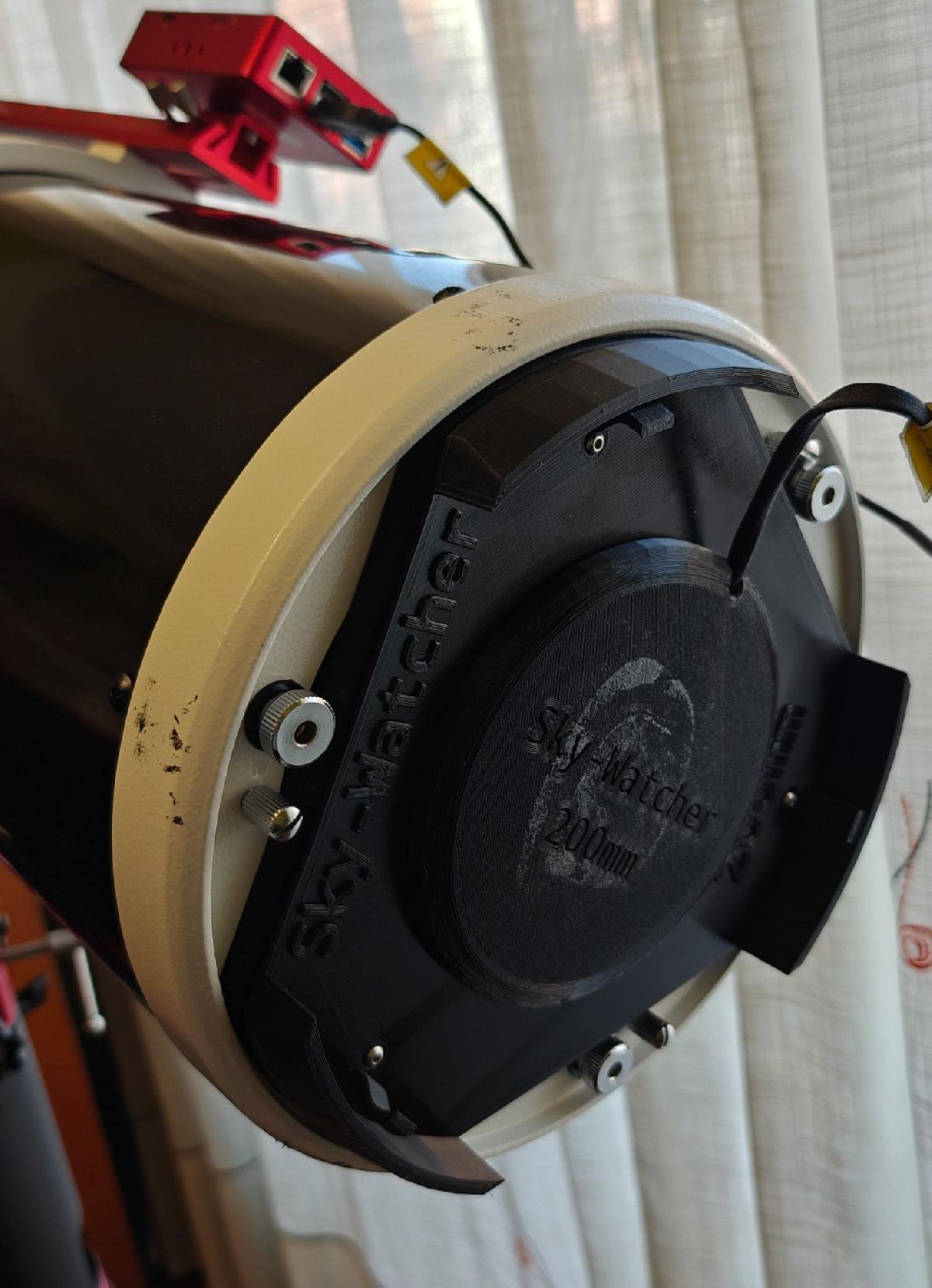 Suporte Skywatcher 200PDS, ventilador e tampa traseira.