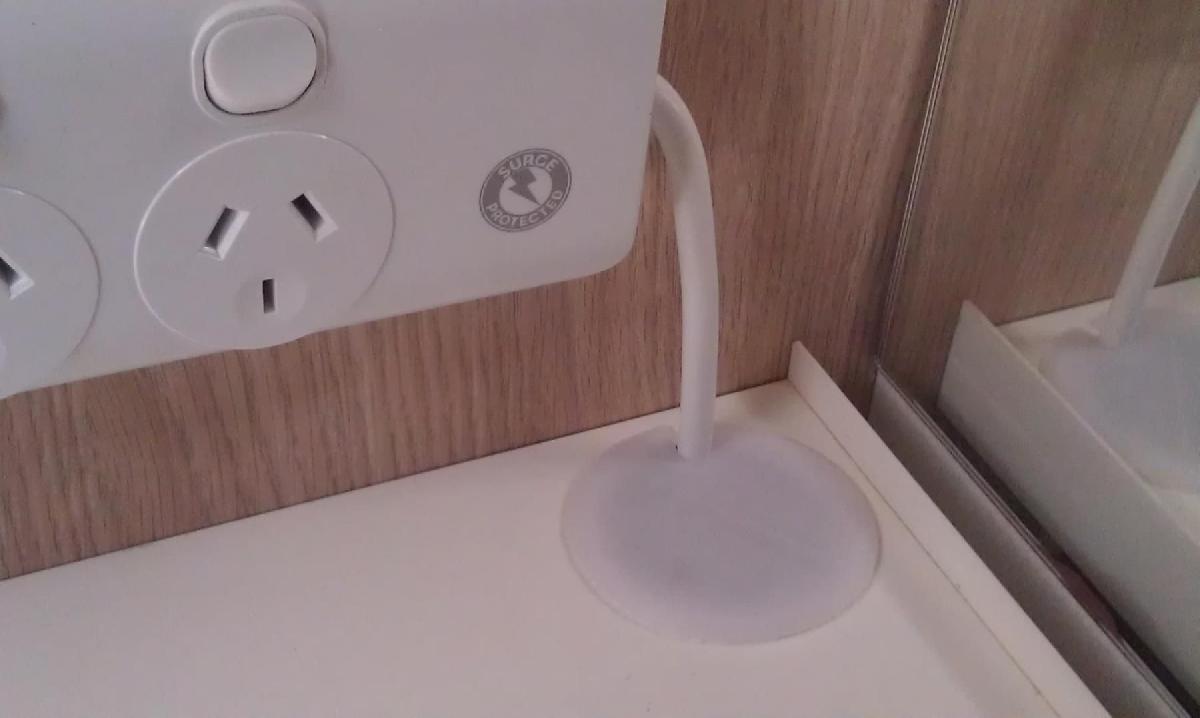 Plugue de preenchimento de grommet para fascia de bancada de mesa