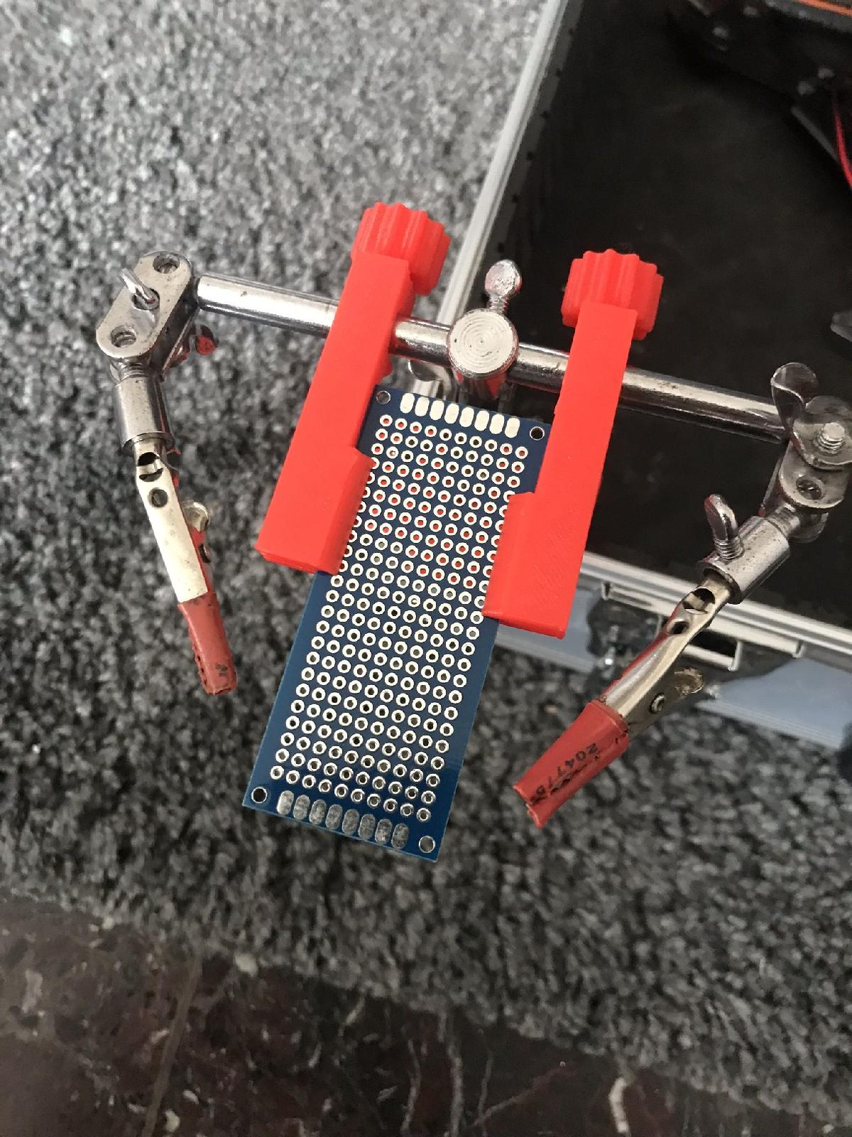 Bracos de suporte de PCB