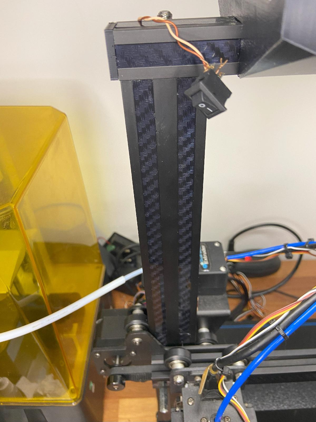 Tampao de Slot V Textura em Fibra de Carbono