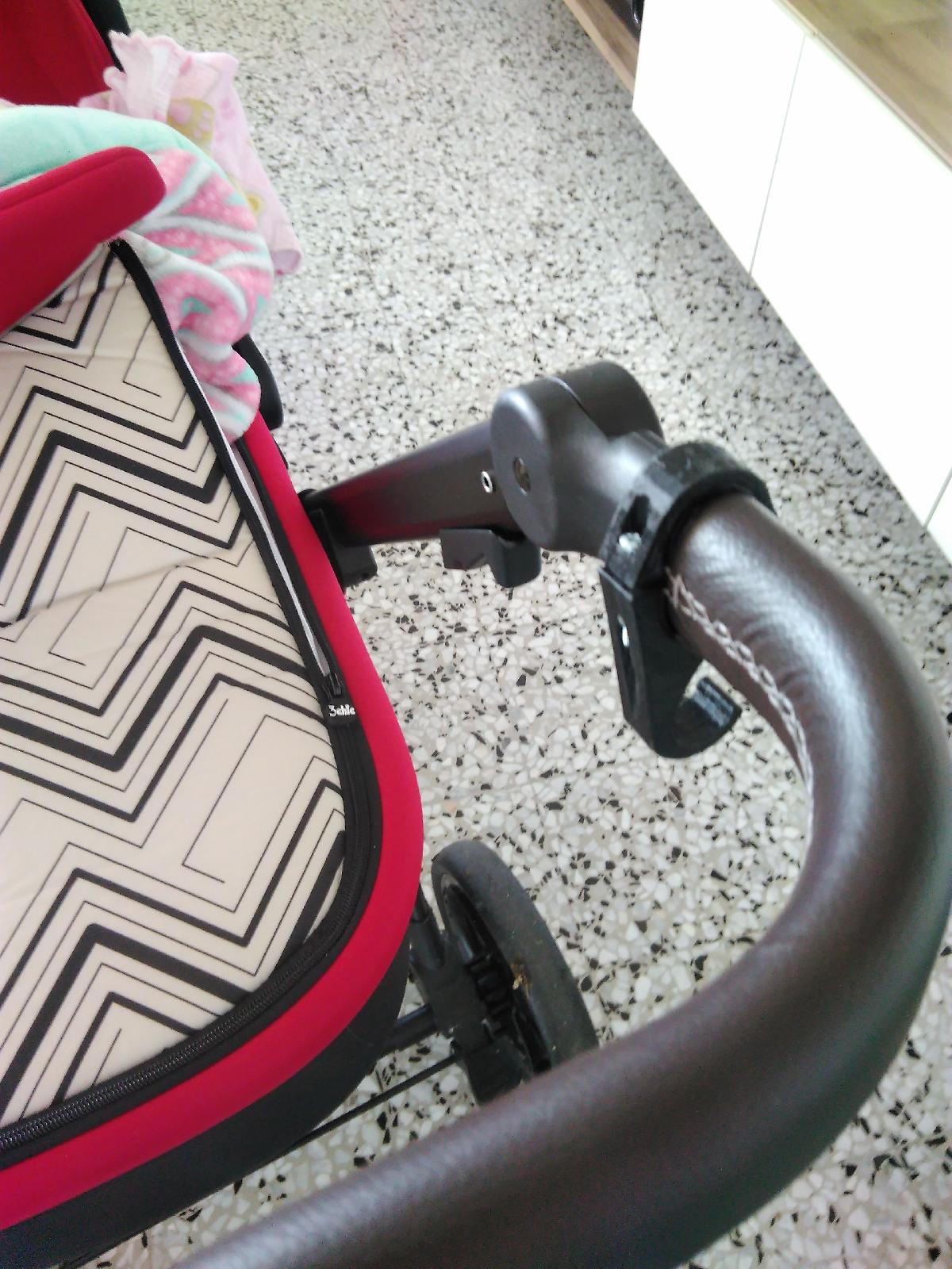 Gancho para bolsas para trio Foppapedretti a ser montado na alca.