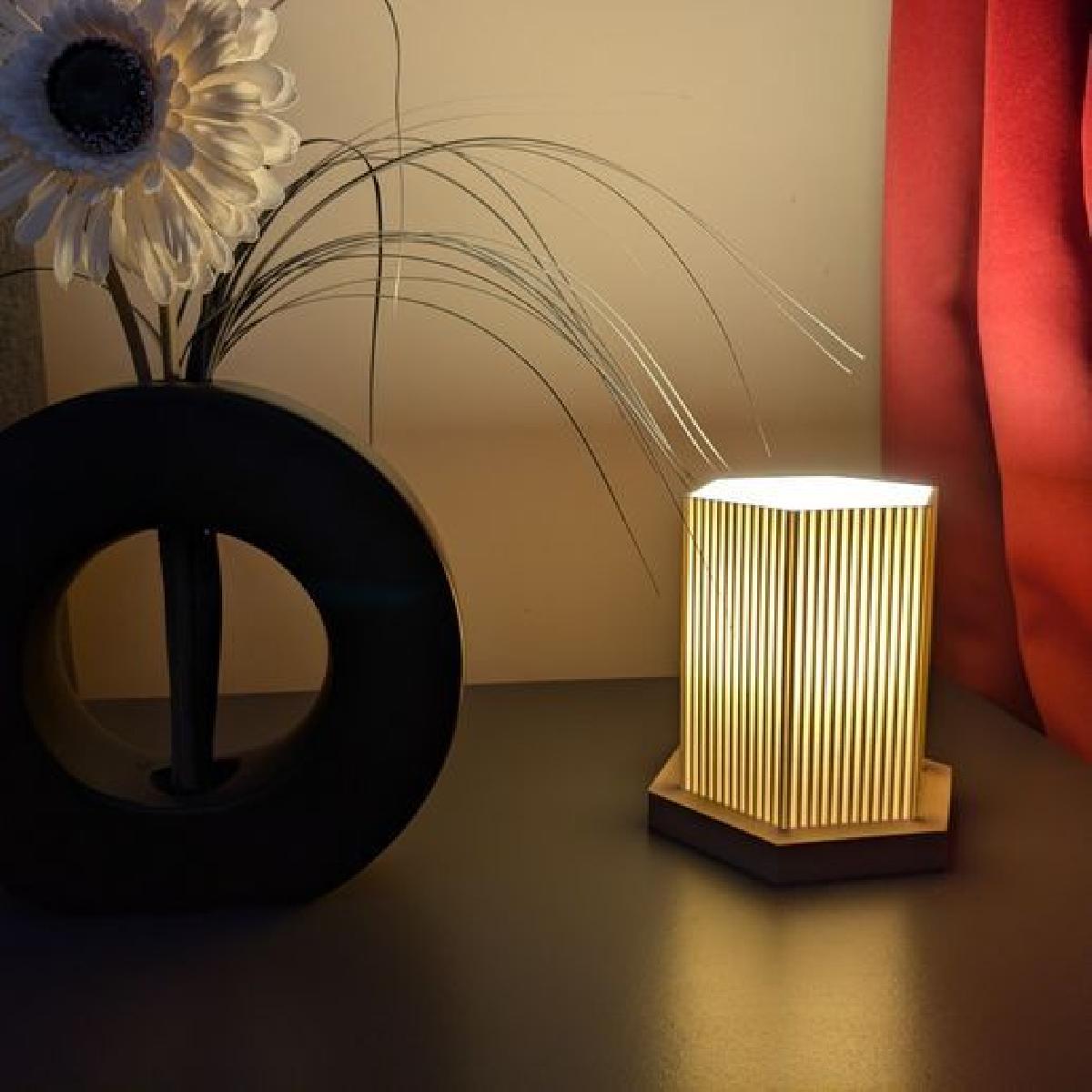 Luminaria de mesa hexagonal STL