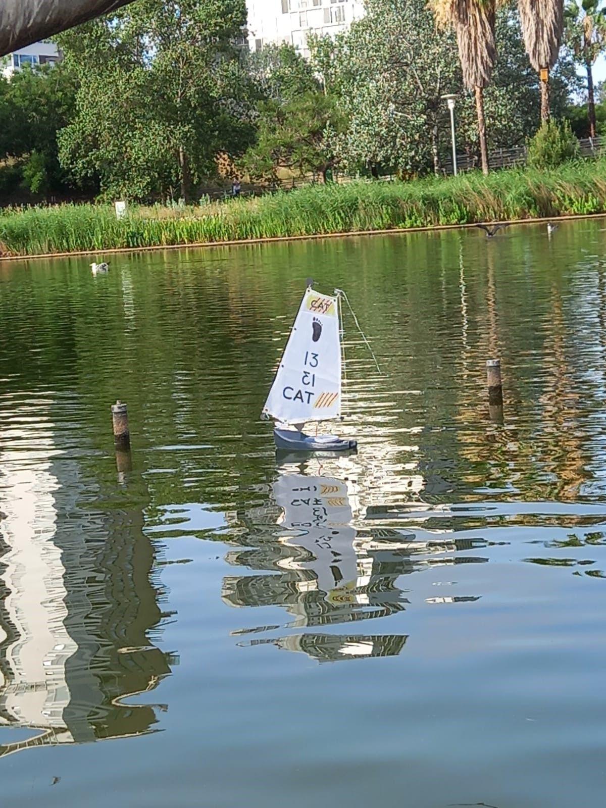 BARCO A VELA RC FOOTY Green Hornet COM CASCO EM 5 PECAS (ARTR)